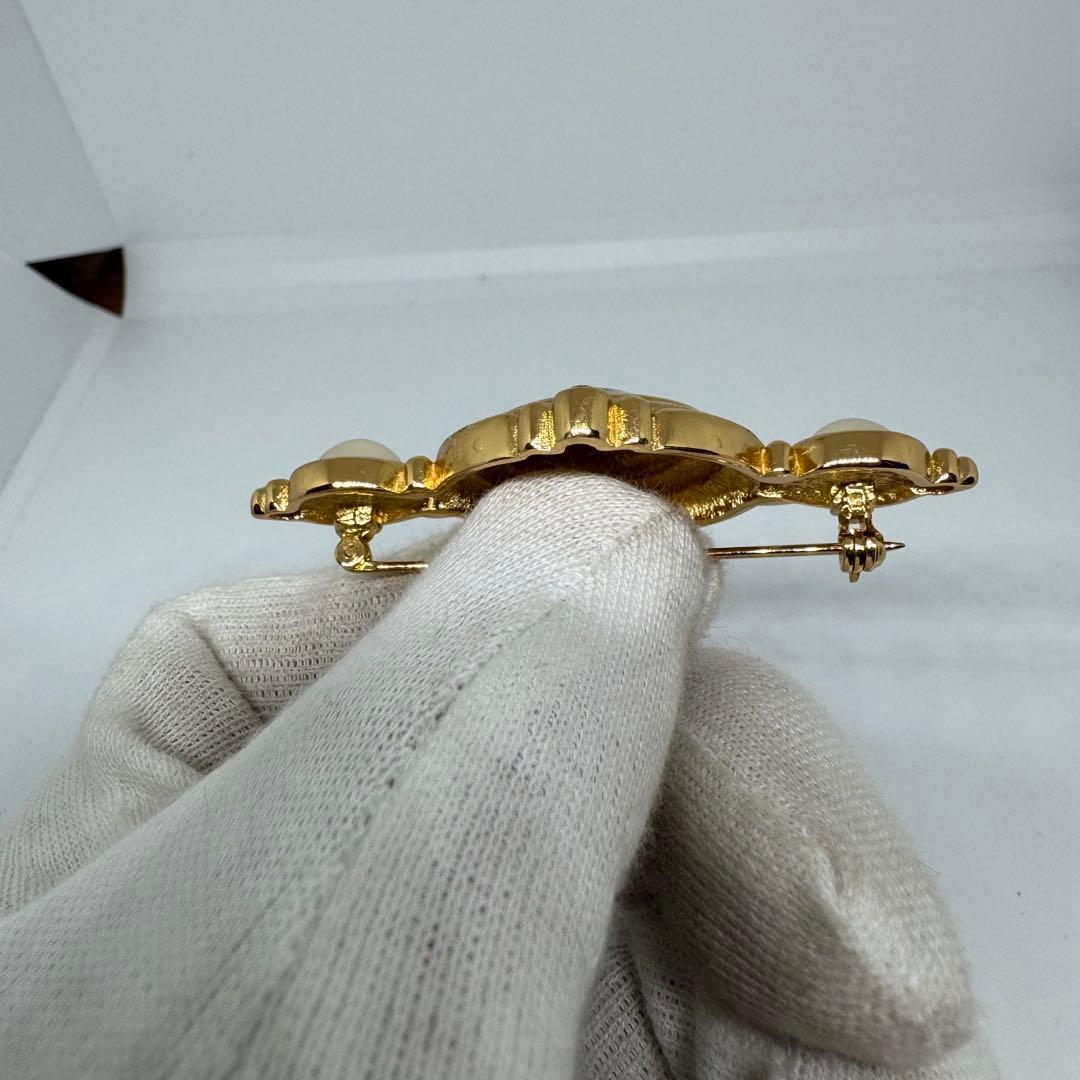 M8323 Burberry バーバリー ブローチ フェイクパール