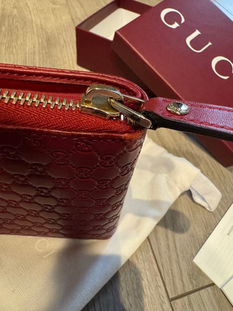 GUCCI グッチ　二つ折り財布　コンパクト　赤　レッド　美品