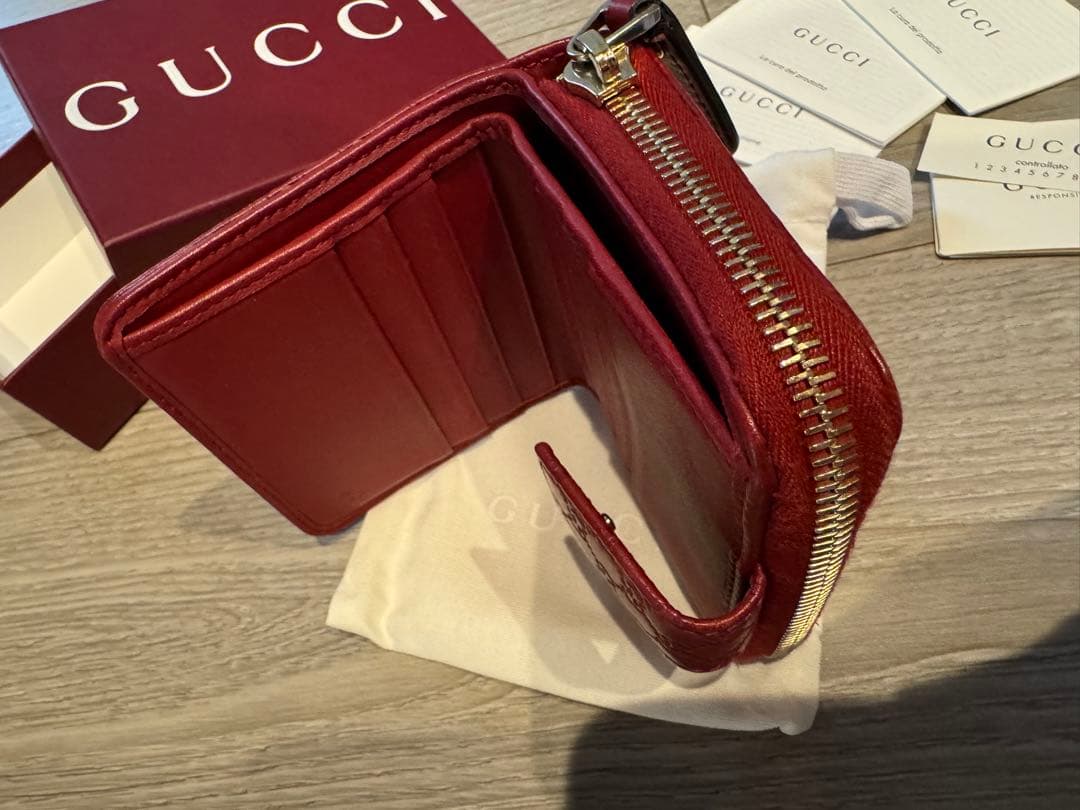 GUCCI グッチ　二つ折り財布　コンパクト　赤　レッド　美品