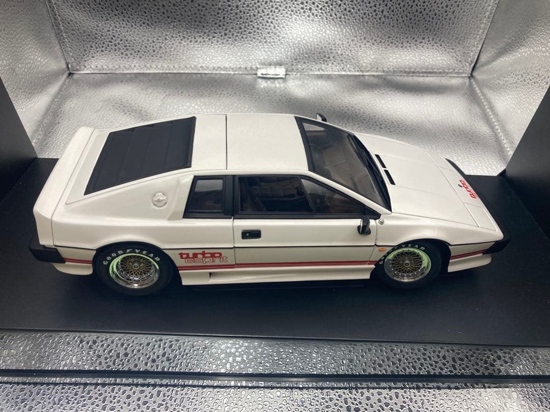 AUTOart ロータス エスプリ ターボ S2 1/18  オートアート