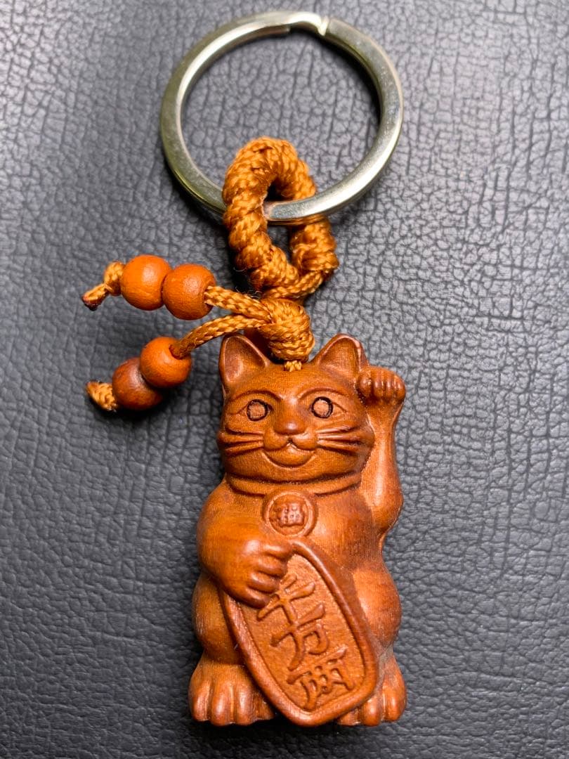 051575 桃の木招き猫キーホルダー