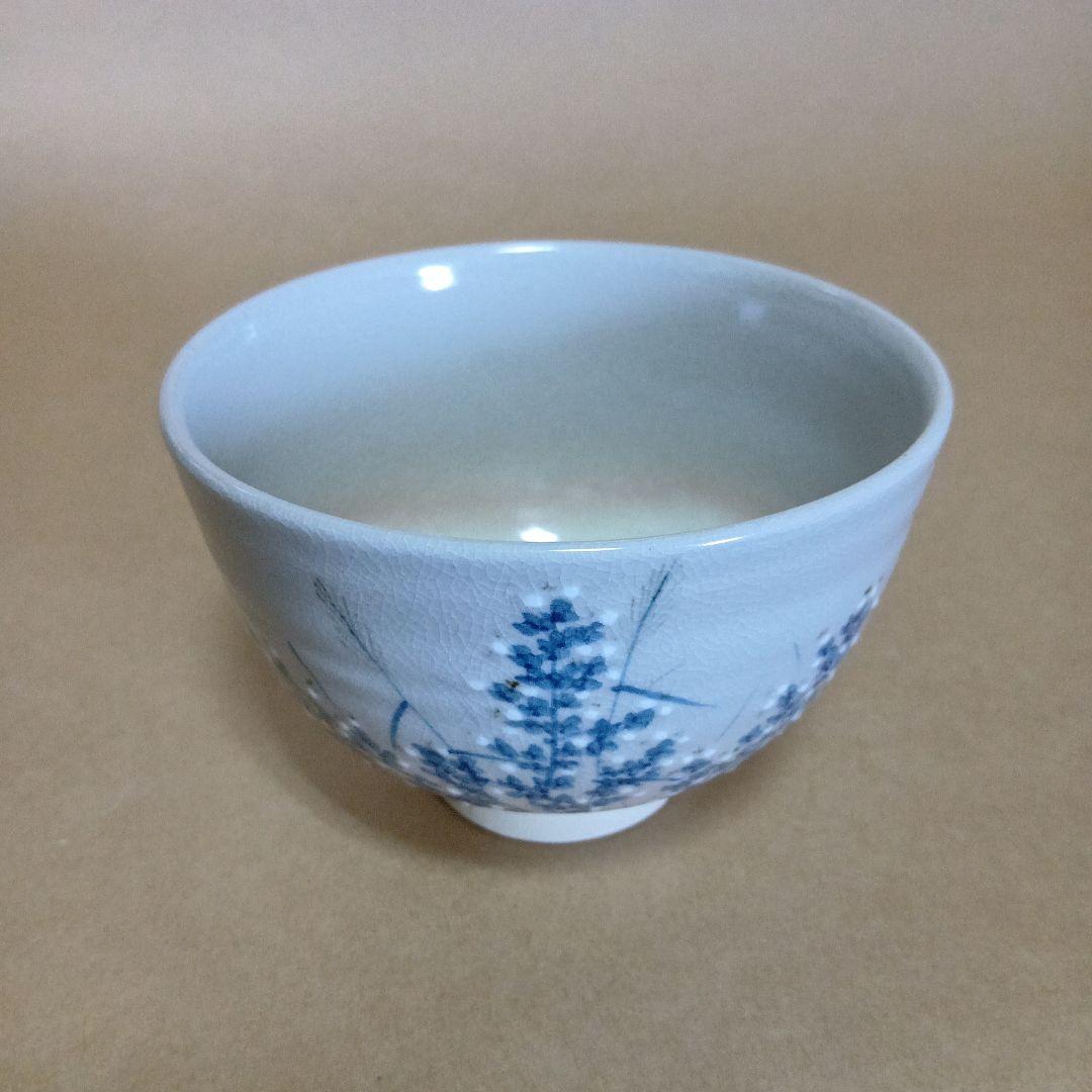 茶道具　尾戸秋草ノ絵茶碗