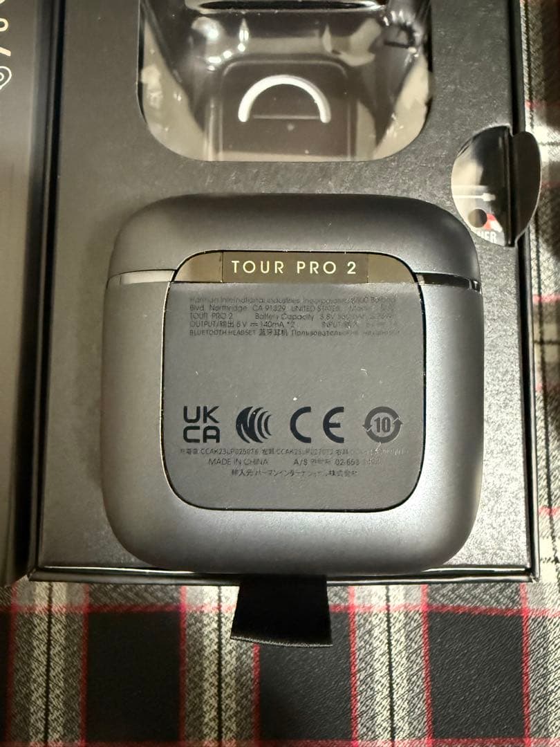 JBL Tour Pro 2 ワイヤレスイヤホン　美品　カバー　フィルム　セット