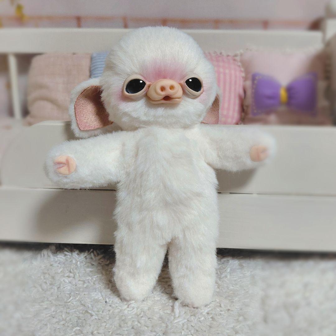 ミニブタちゃん　アートドール　ぬいぐるみ