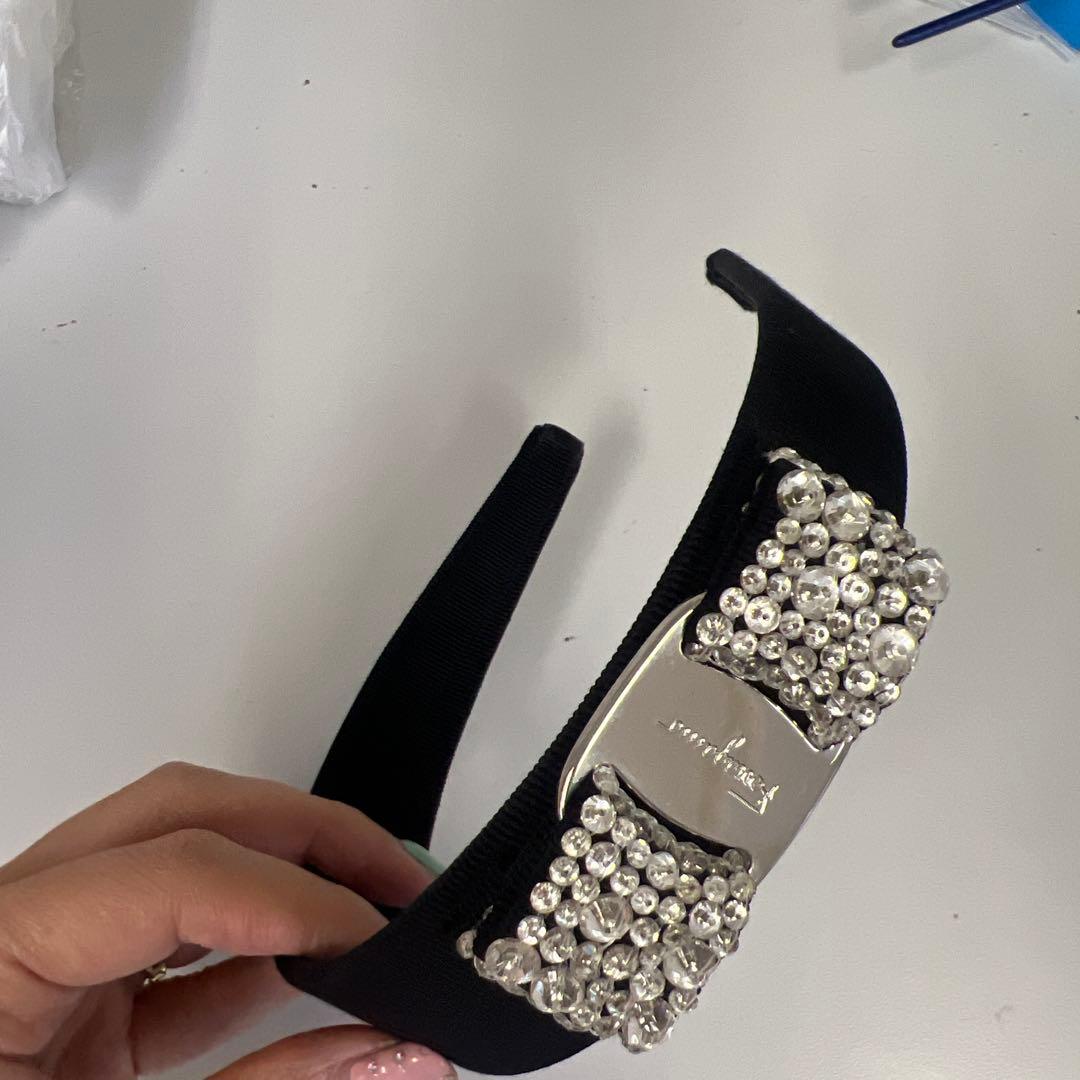 ビジュー付きフェラガモカチューシャ