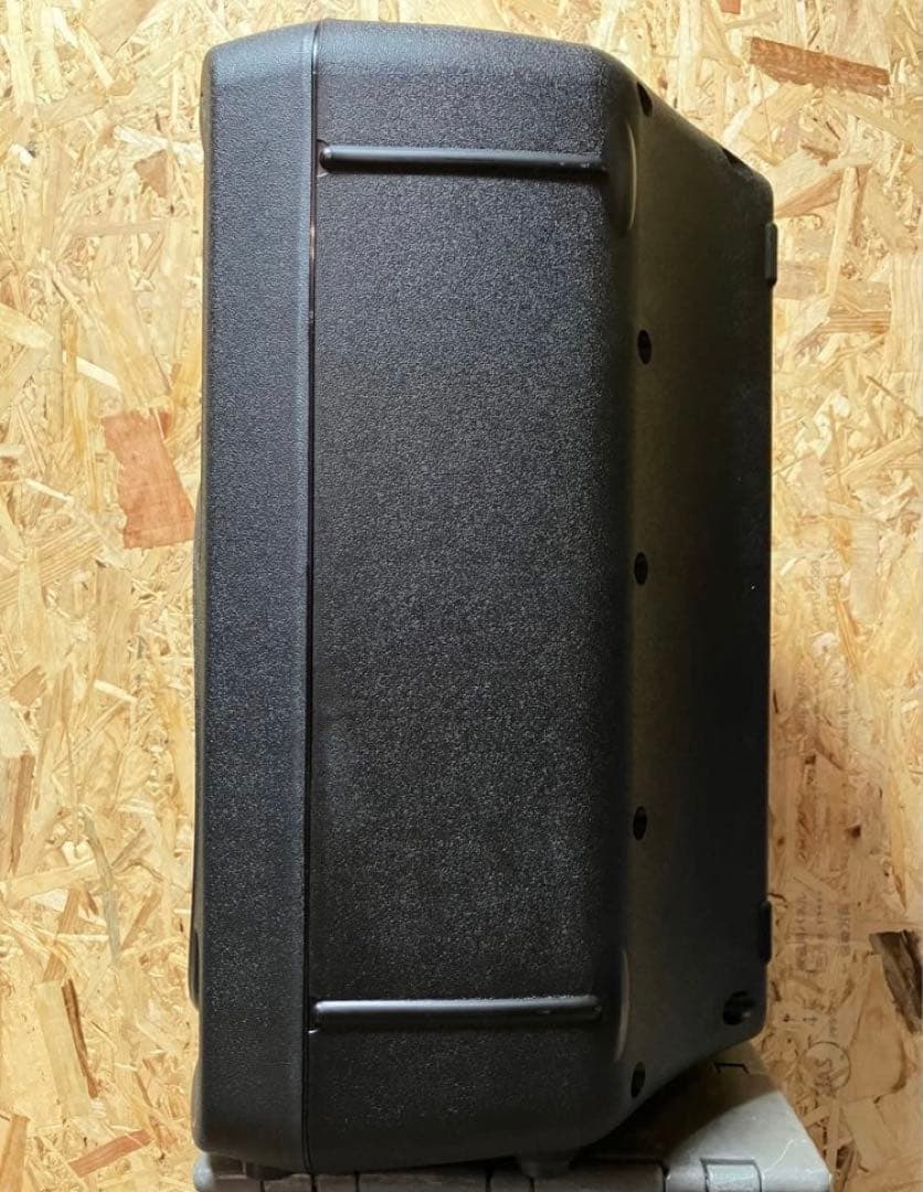 美品　Mackie (マッキー) C-200 PAスピーカー　①