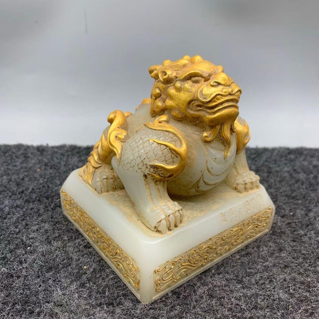 文房具　旧蔵　天然石　白玉　神獣印鑑　極彫刻　流金 置物　根付　アンティーク