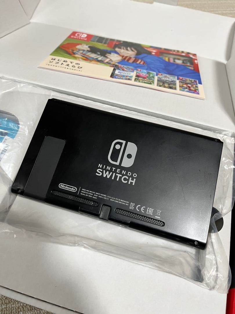 【美品】2020年製 Nintendo Switch 本体 &キャリーケース