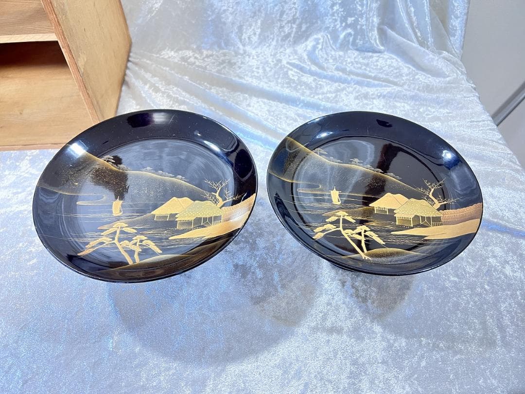 金蒔絵の菓子器　一対　風景もん　松竹梅紋　共箱　 径17.5×Ｈ7.5㎝