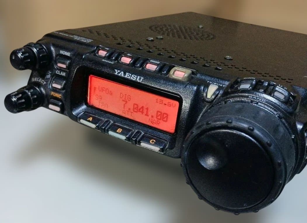 カ*ン様 YAESU FT-857 技適02KN333 100W FT8できまし