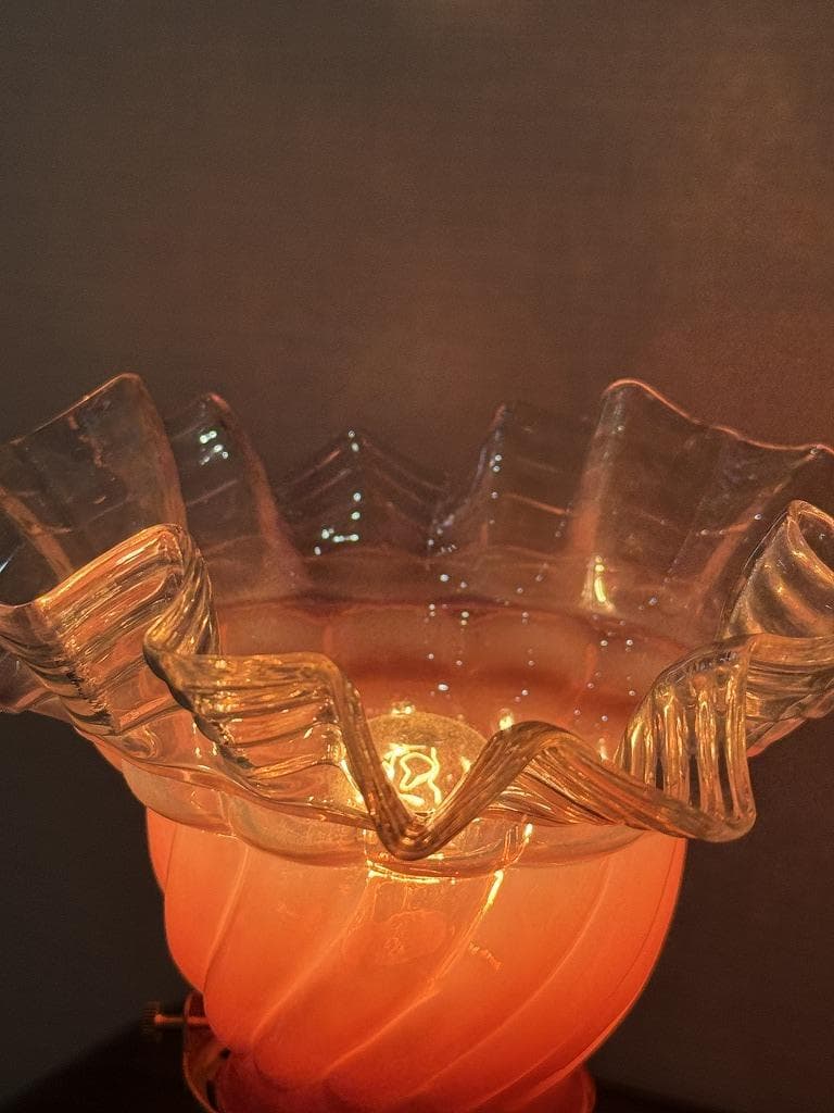 ⑦ 英国アンティーク　ピンクとオパールセンド　ランプシェード フリル