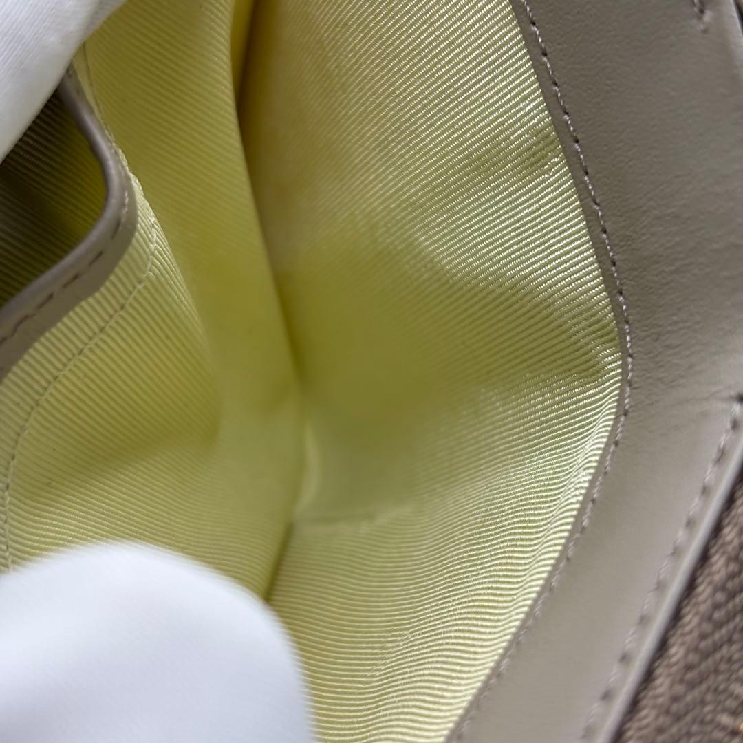 未使用品✨ 箱付 アニエスベー ガラスレザー メタルロックベルト 二つ折り財布