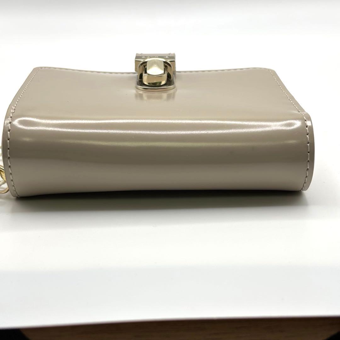 未使用品✨ 箱付 アニエスベー ガラスレザー メタルロックベルト 二つ折り財布