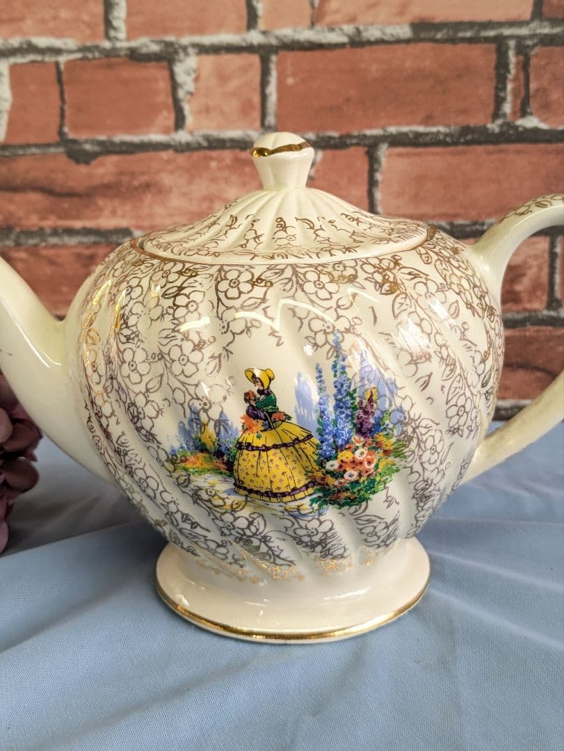 イギリス アンティーク クリノリンレディ ティーポット SALDER窯