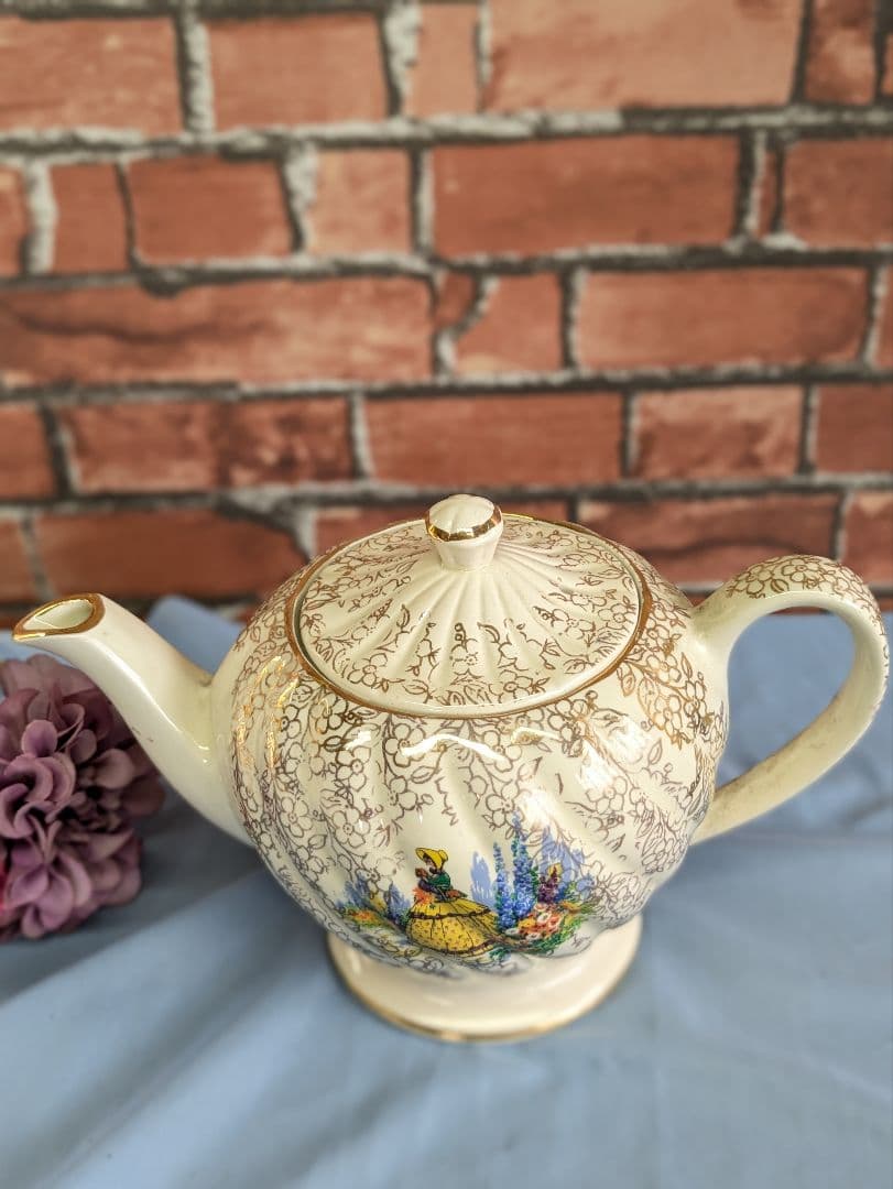 イギリス アンティーク クリノリンレディ ティーポット SALDER窯