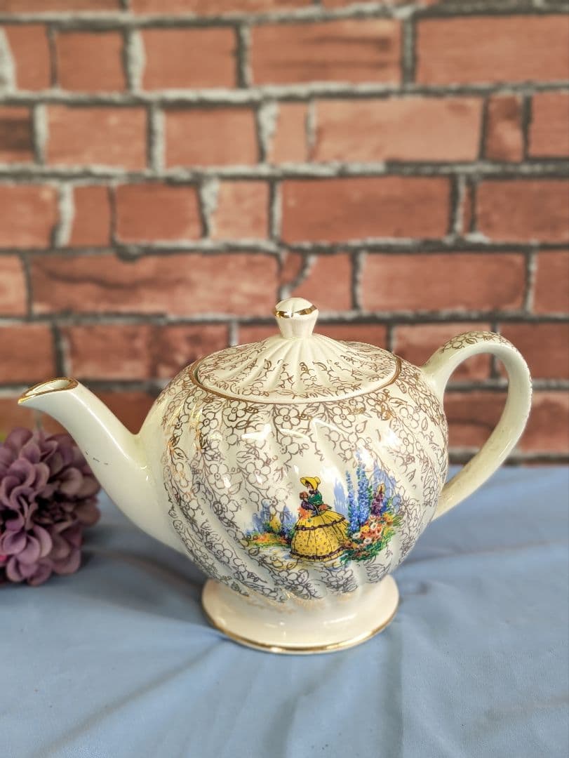イギリス アンティーク クリノリンレディ ティーポット SALDER窯