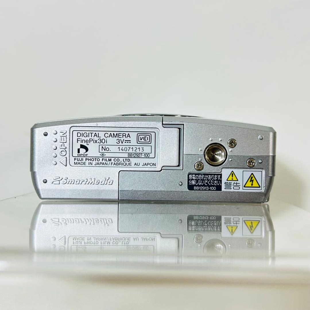【動作品】 【外観美品】FUJIFILM FINEPIX 30i シルバー