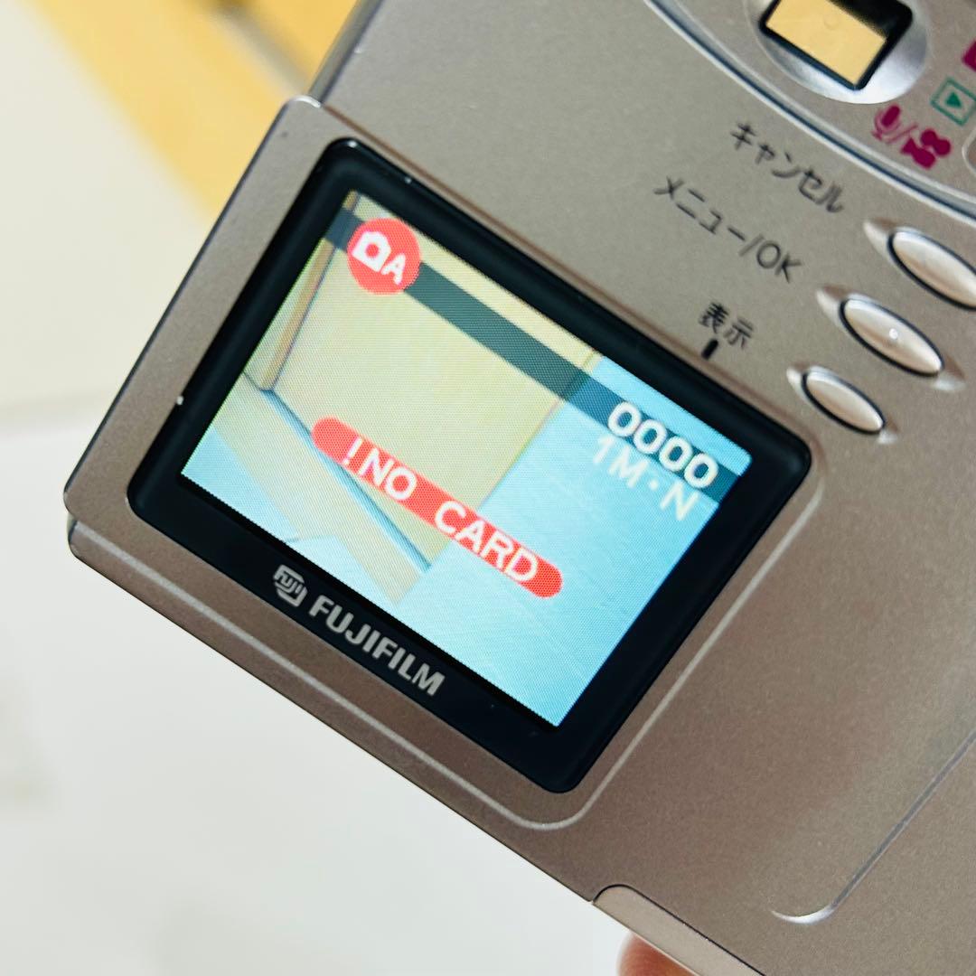 【動作品】 【外観美品】FUJIFILM FINEPIX 30i シルバー
