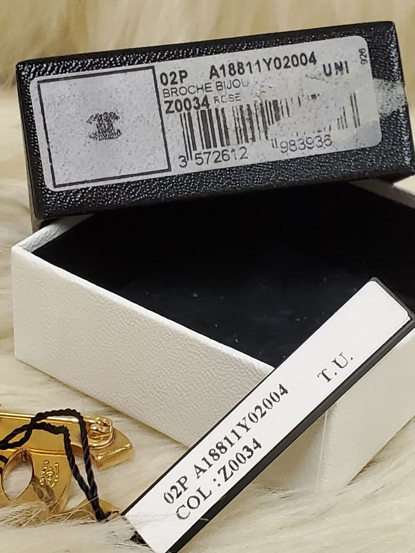 CHANEL シャネル　CCロゴブローチ ピンク