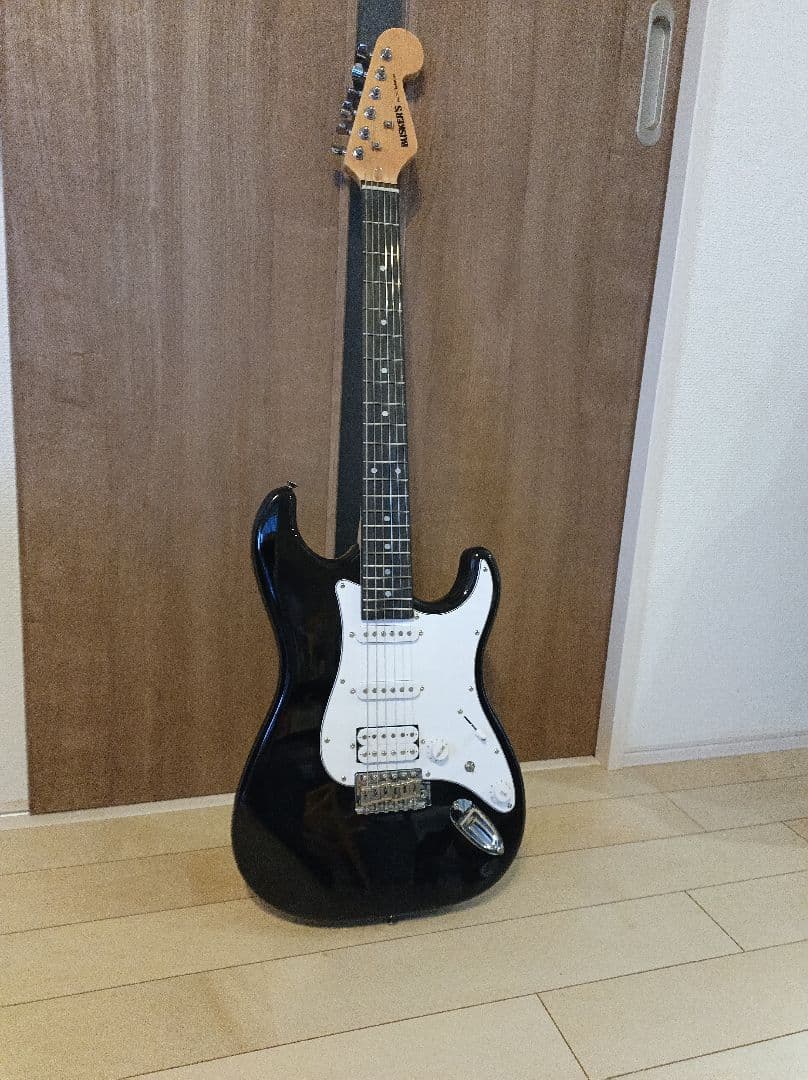 BUSKER'S　バスカーズ　ストラトタイプ　SSH エレキギター