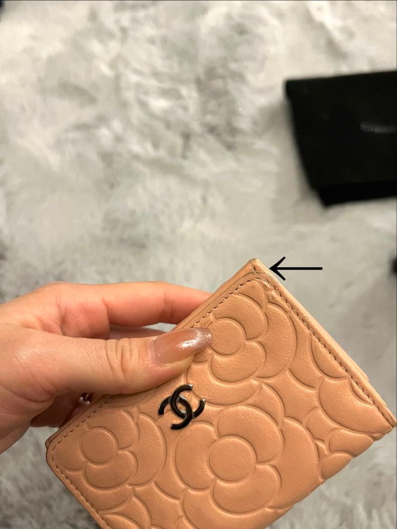 CHANEL 花柄エンボス 三つ折り財布