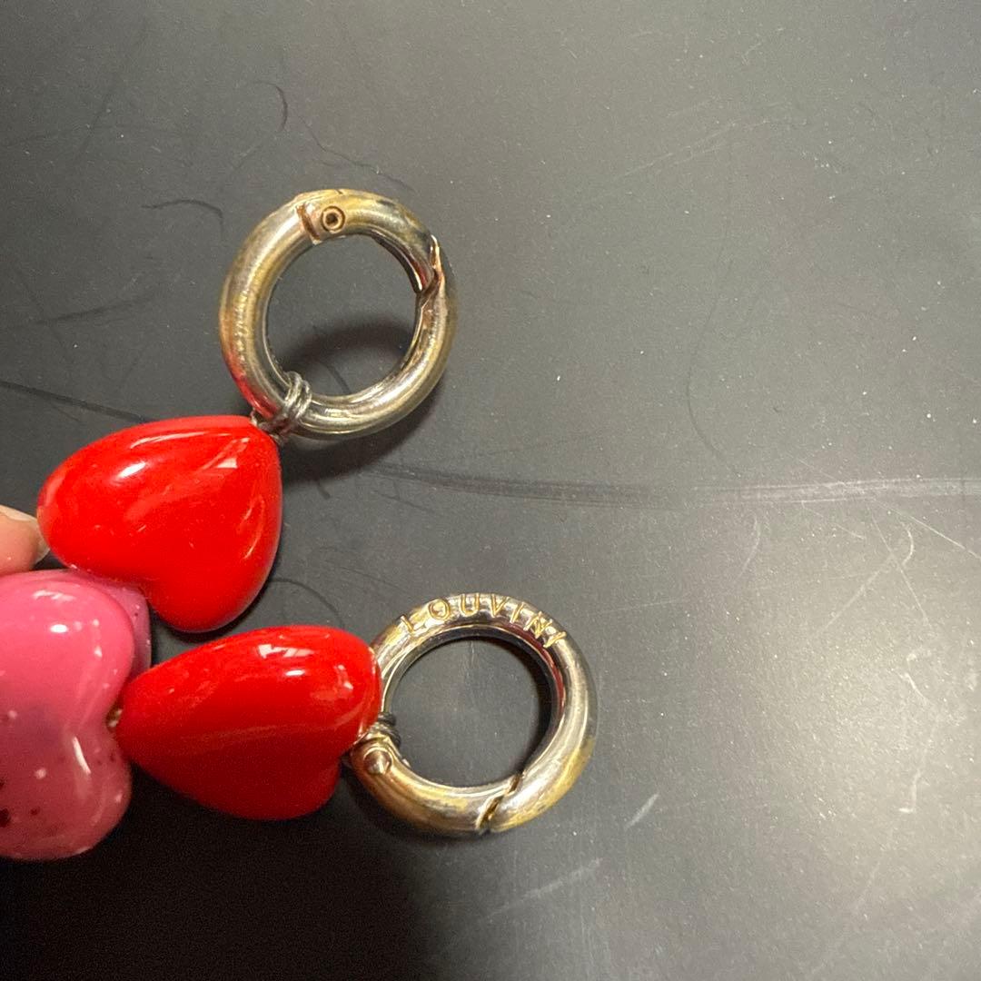 LOUVINI PARIS スマホストラップ　ハンドストラップ ハート