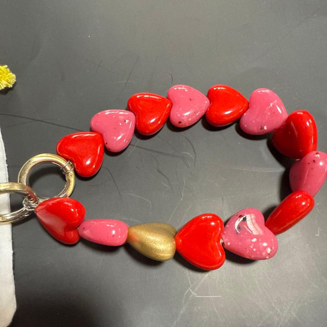 LOUVINI PARIS スマホストラップ　ハンドストラップ ハート