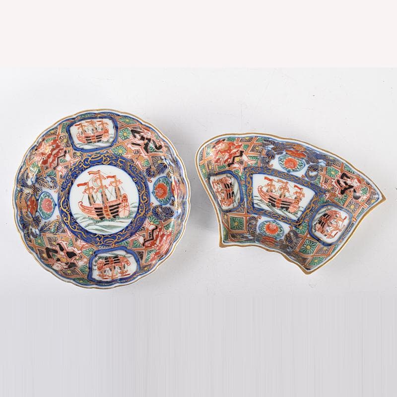 伊万里焼　古伊万里　錦手南蛮人黒船文　飾皿　漆塗箱付　M　R5053B