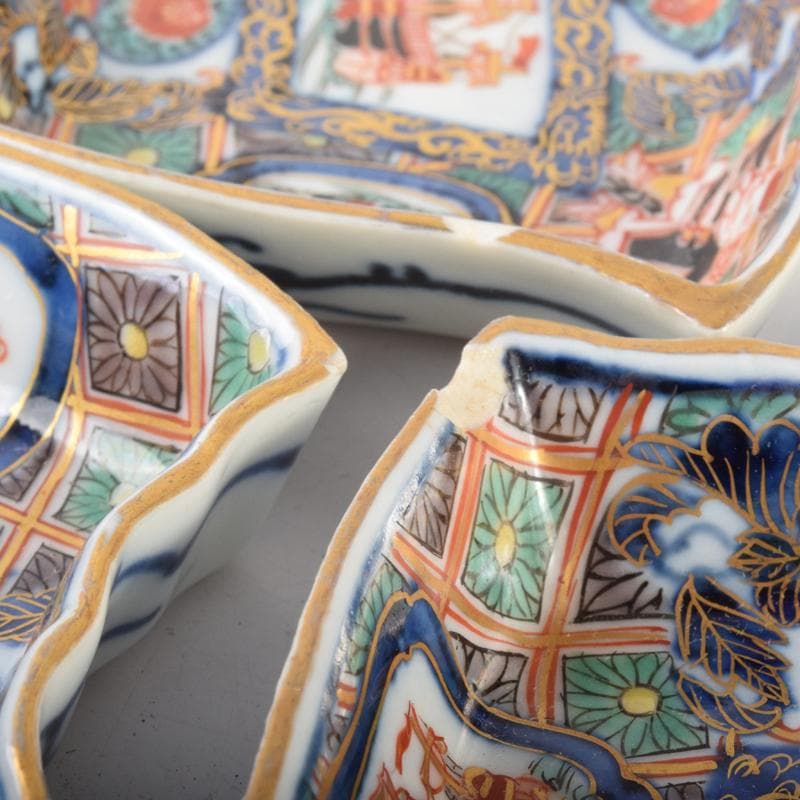 伊万里焼　古伊万里　錦手南蛮人黒船文　飾皿　漆塗箱付　M　R5053B