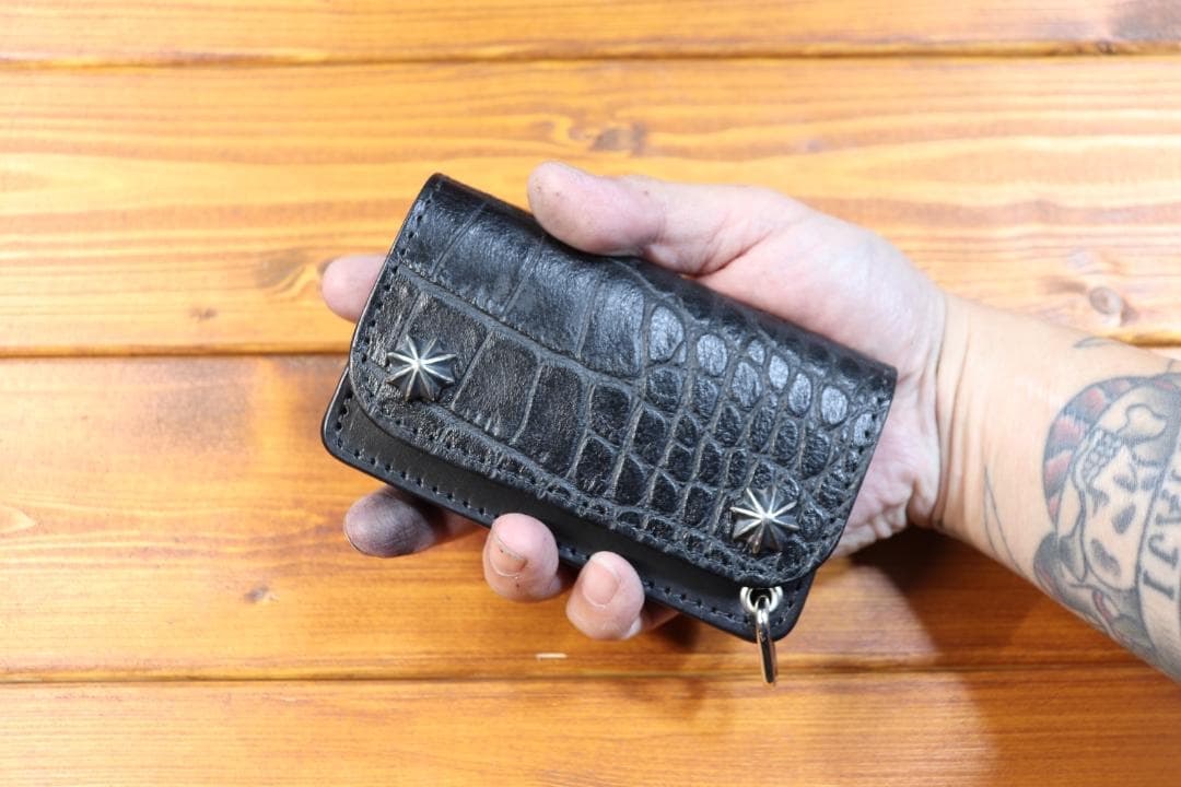 型押しクロコミニトラッカーウォレット　シルバー925アポロ コンチョ付き