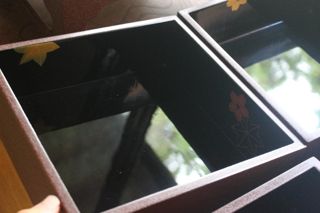 デッドストック！風情ある錆塗地に極上春秋蒔絵の映える輪島塗台付五段重（検重箱お重