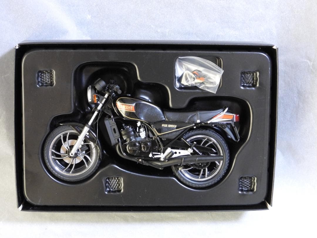 Wit’s YAMAHA RZ-250 1/12　白黒2点　欠陥アリ