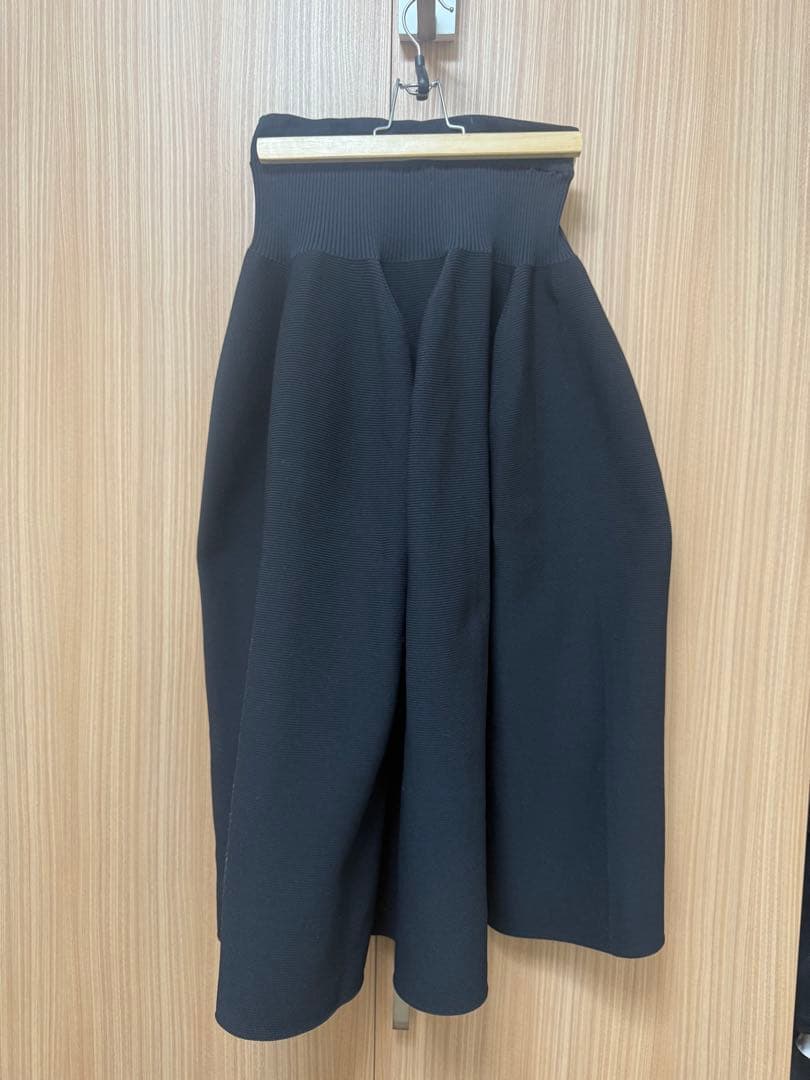 CFCL黒 フレアスカート ひざ下丈