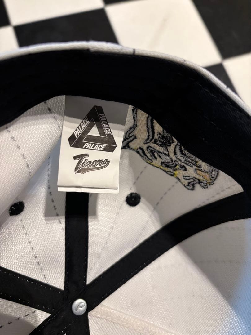 palace 大阪店限定！阪神タイガースコラボキャップ❗️
