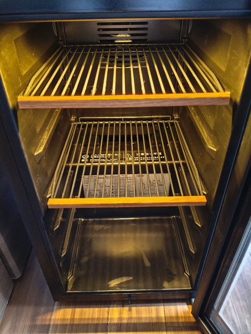 SA22-W ワインセラー ホワイト/ブラック　2022年製