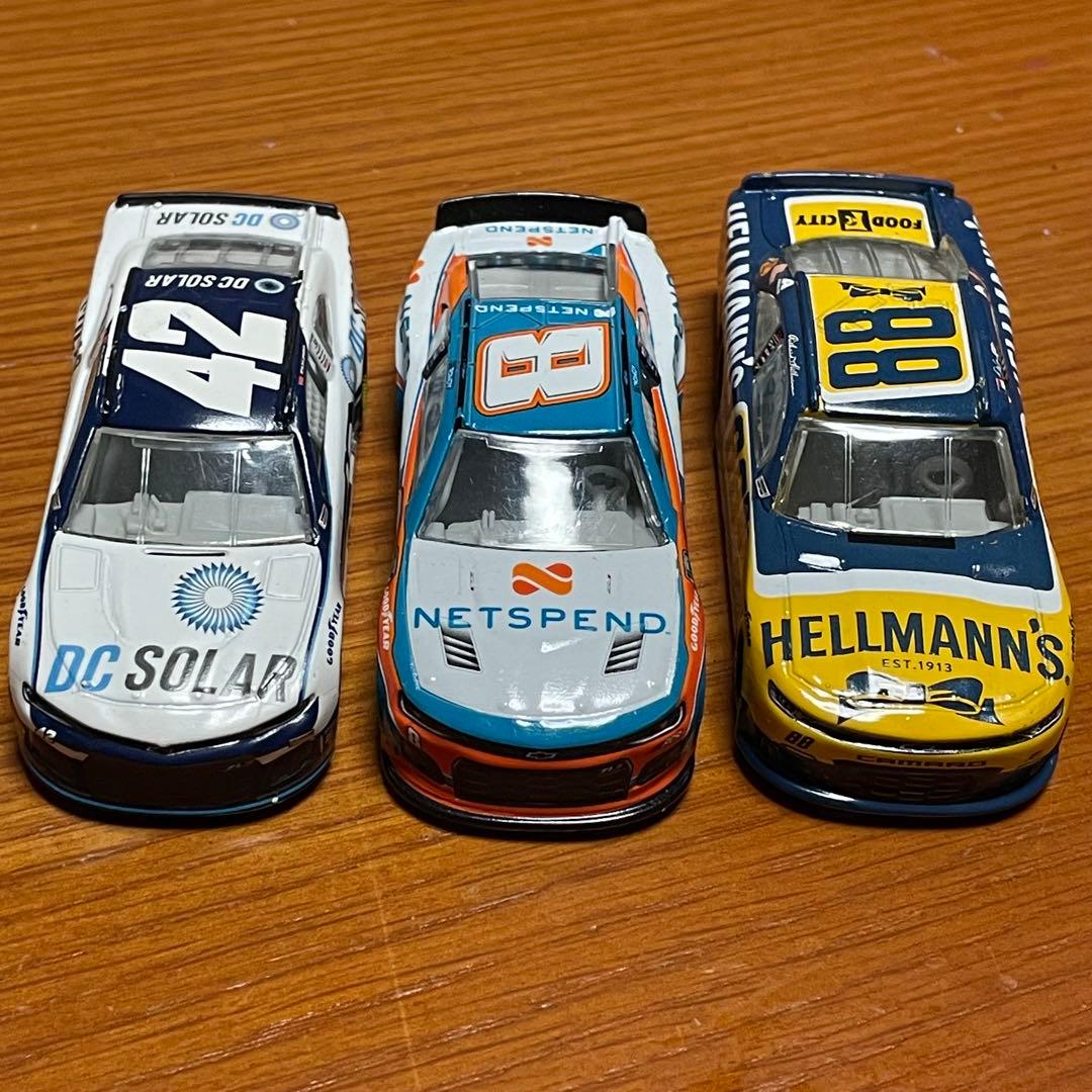 ナスカー 1/64 CUP CAR xfinity CAR 比較