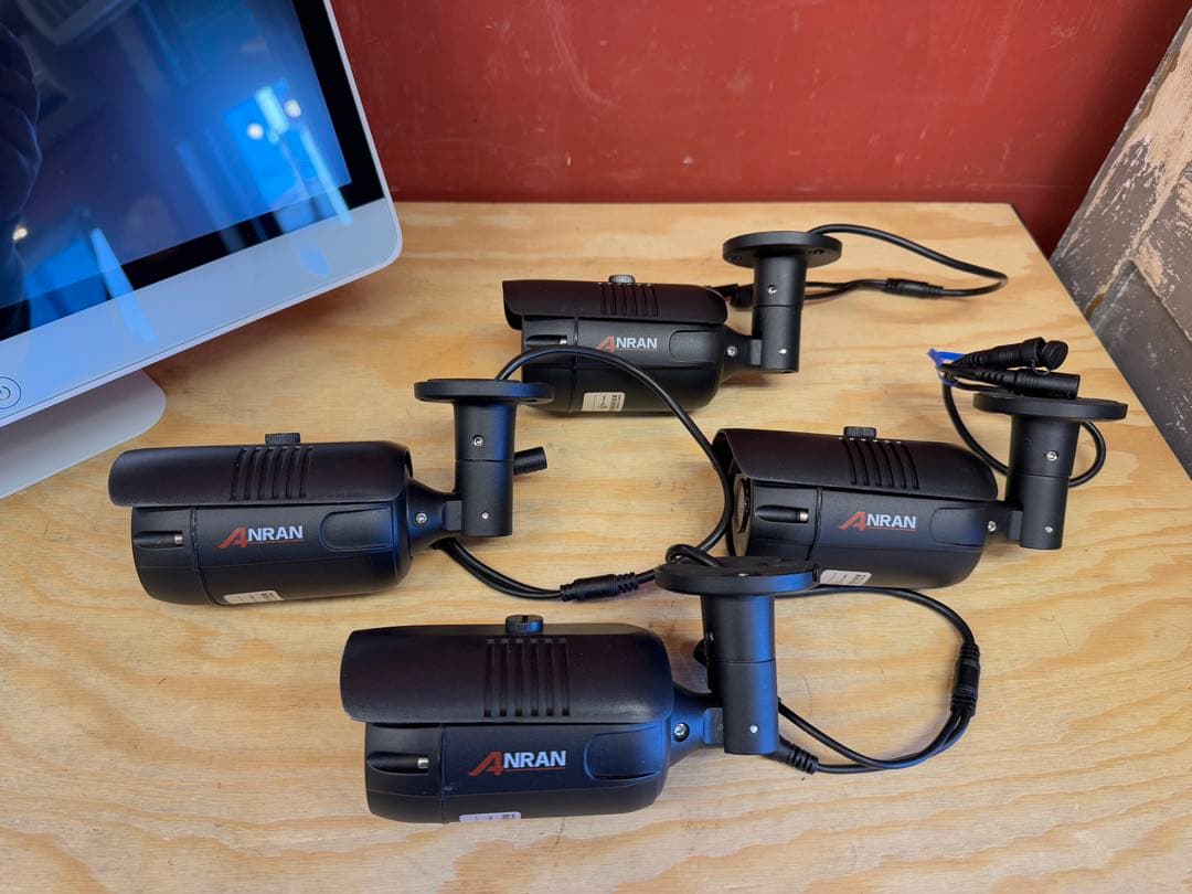 ANRAN 防犯カメラ　監視カメラ　レコーダー付き　カメラ4台セット