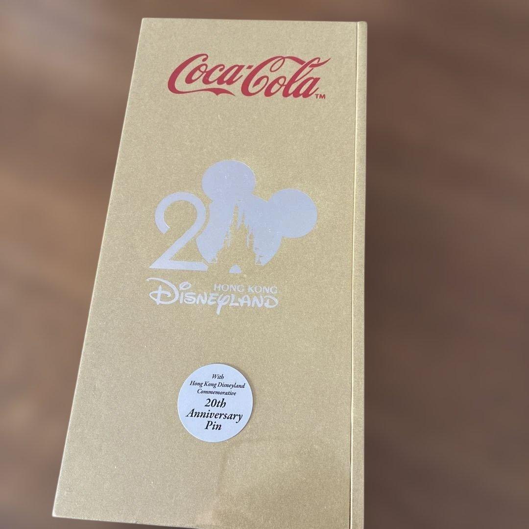 Coca-Cola 香港ディズニーランド 20周年記念ボトル　ピンバッジ
