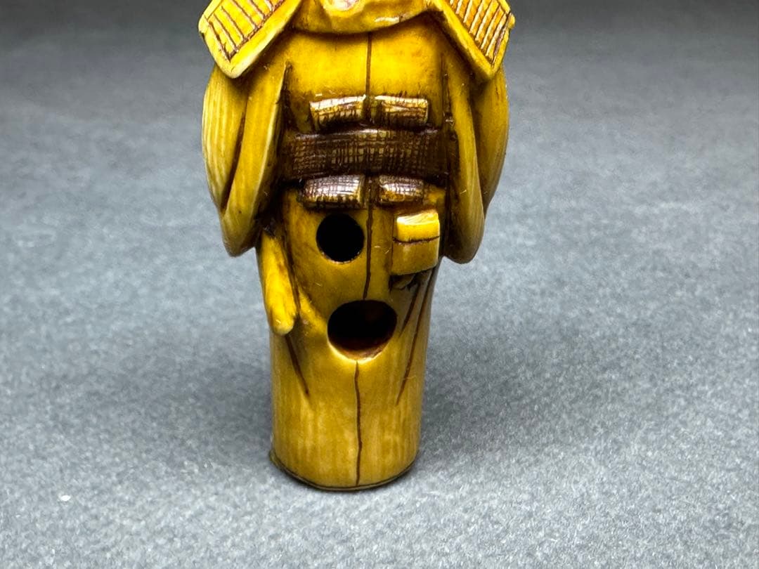 古根付　笛を吹く僧侶　置物　細密細工　骨董　アンティーク　彫刻 工芸品　在銘