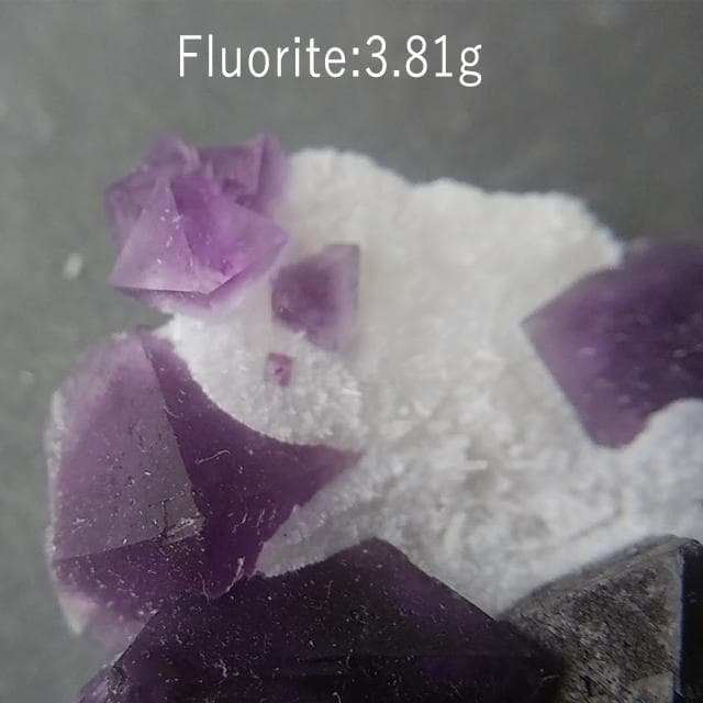 3.81g　砂糖菓子フローライト　母岩付き　鉱物標本　フローライト