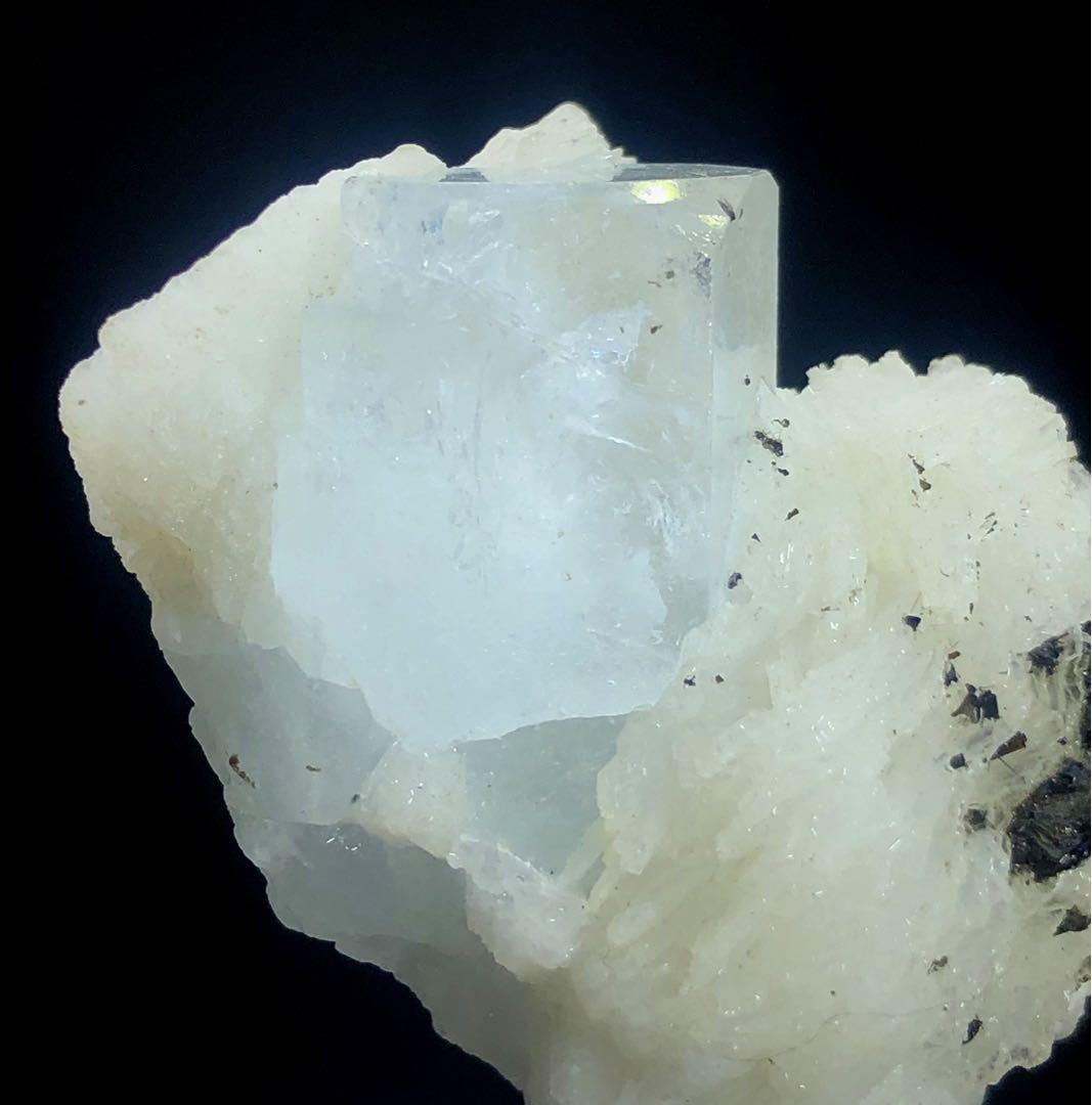 ブルーアクアマリンクリスタルとアルバイト