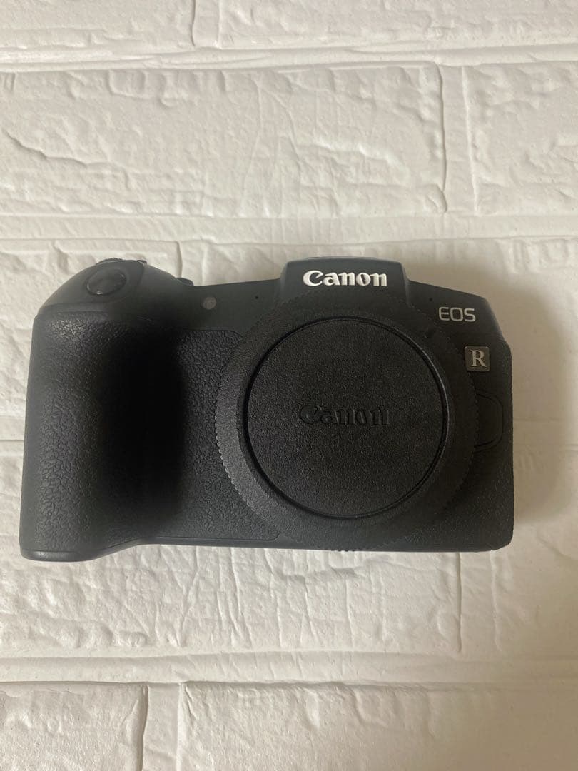 Canon EOS RP ボディ　ミラーレス一眼 バッテリー４個