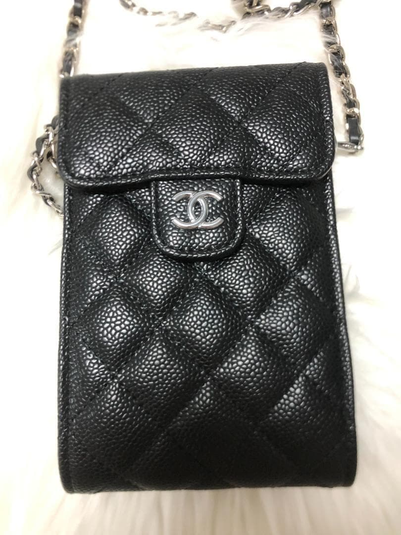 ブラック　キルティングスマホショルダーバッグ　おしゃれ　バッグ　女性