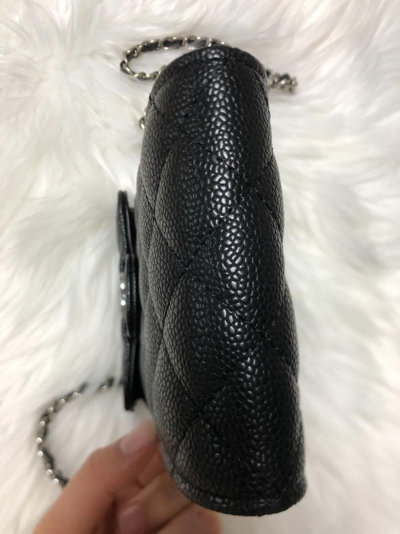 ブラック　キルティングスマホショルダーバッグ　おしゃれ　バッグ　女性