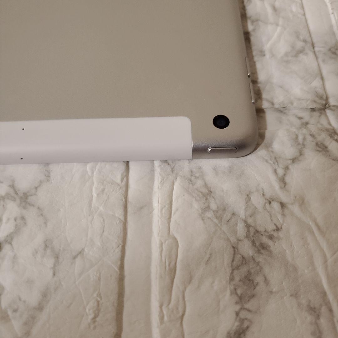 213 iPad 7世代 128GB SIMフリー シルバー