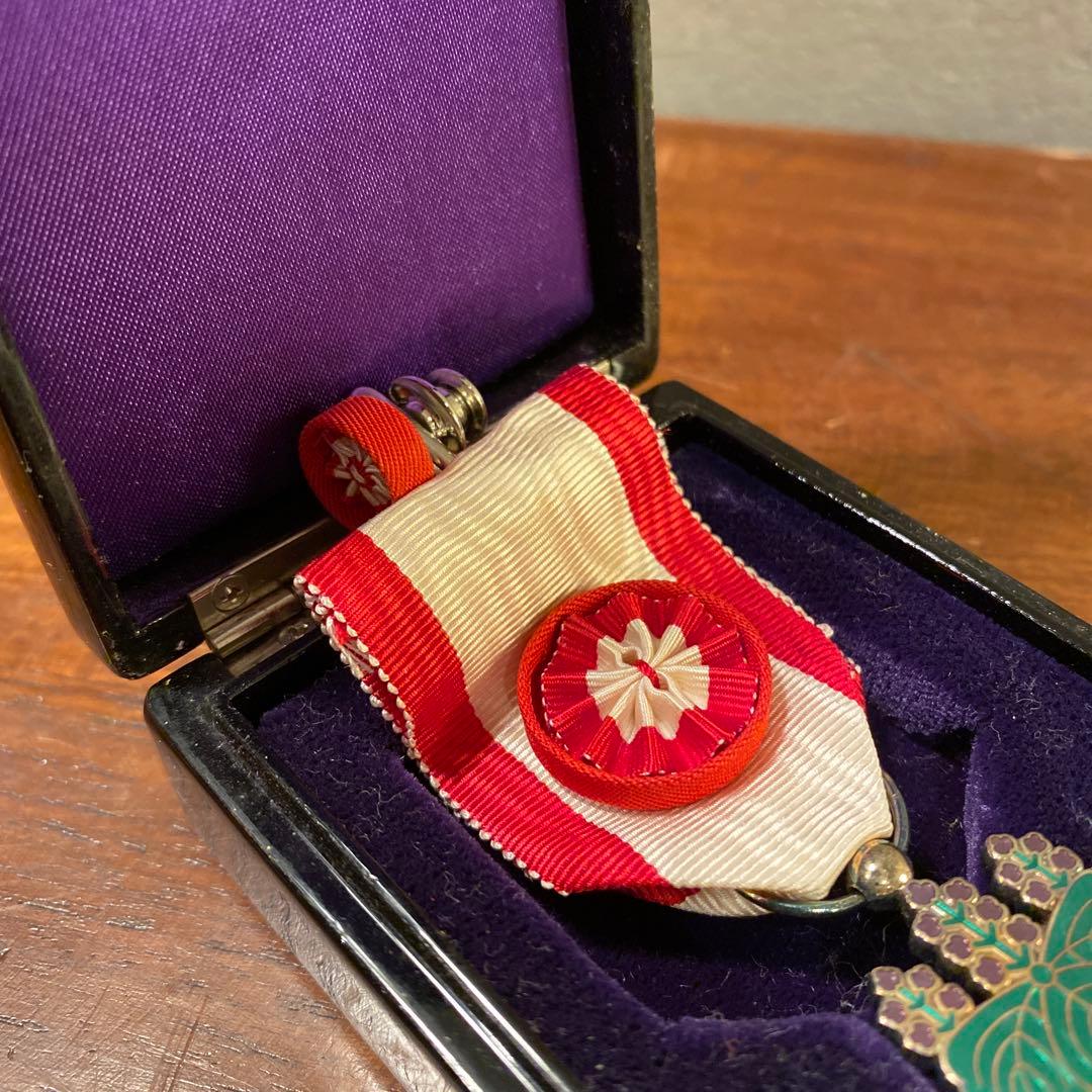 稀少 勲四等旭日小綬章 骨董品 ケース付き バッジ コレクション ミリタリー