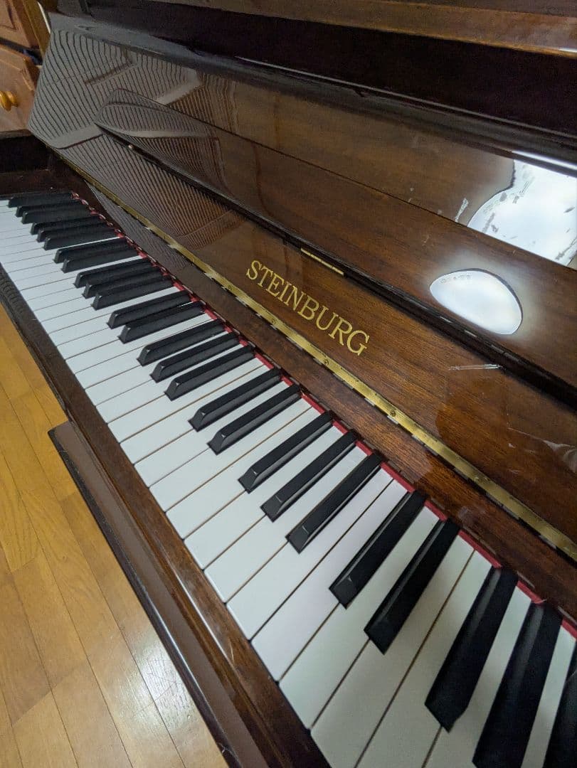 STEINBURG　アップライトピアノ　猫足　ダークウォールナット　木目調