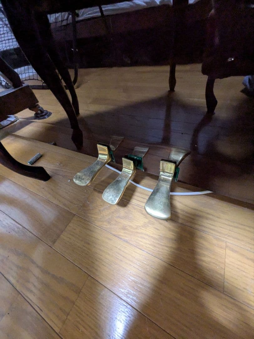 STEINBURG　アップライトピアノ　猫足　ダークウォールナット　木目調