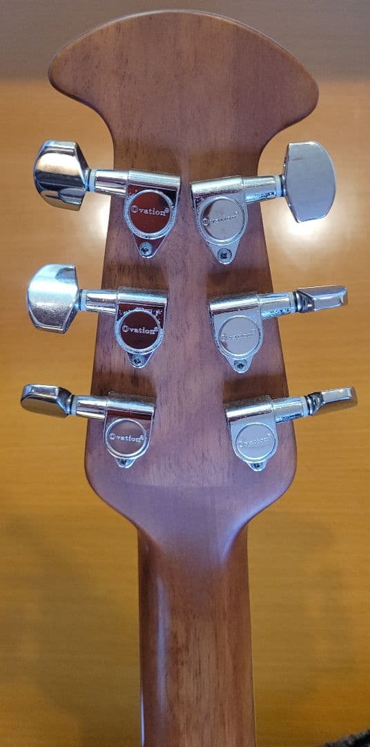 オベーションのエレアコギター CELEBRITY CC-44