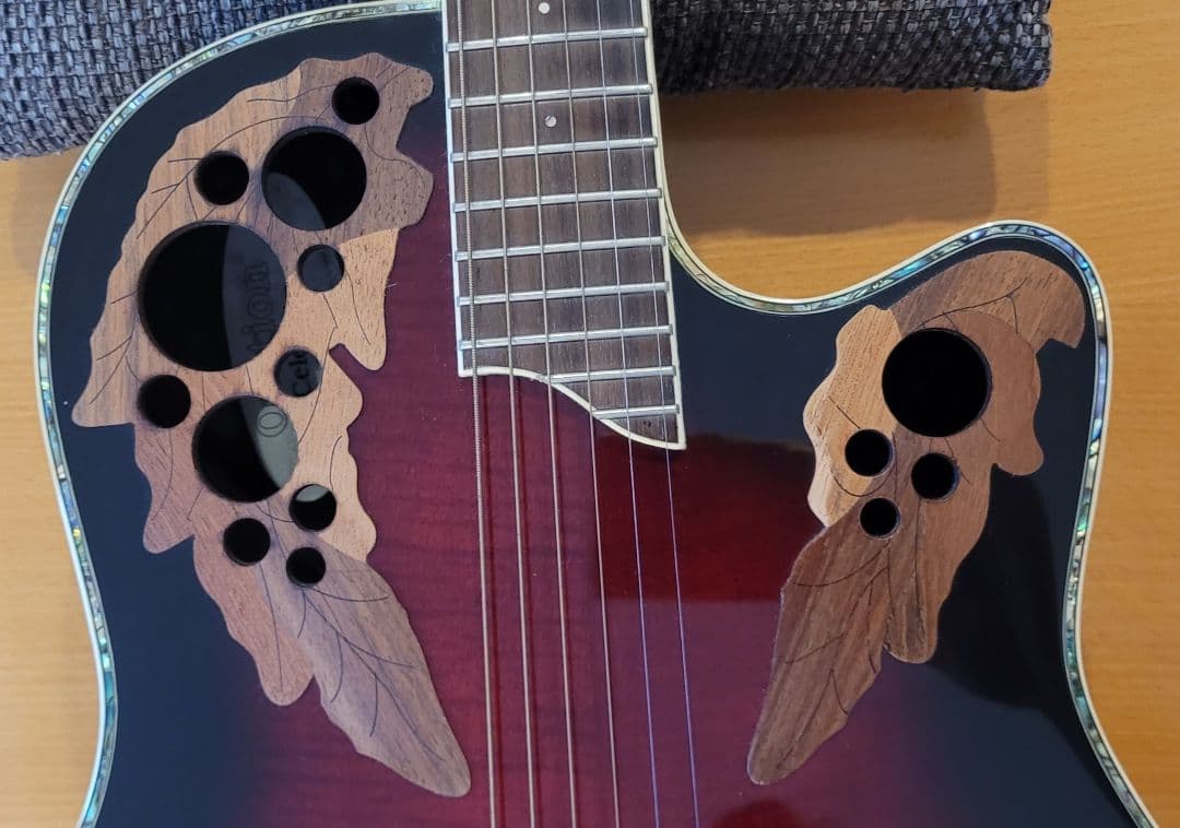 オベーションのエレアコギター CELEBRITY CC-44